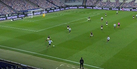 1616282716938019609.gif leyu-【早报】主场连戴帽+德甲射手榜第二!莱万再冲金球!
