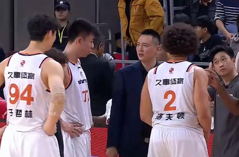 乐鱼体育官网-总决赛场均仅2.3分，孙铭徽遭王博指导弃用，广厦队扳回一城